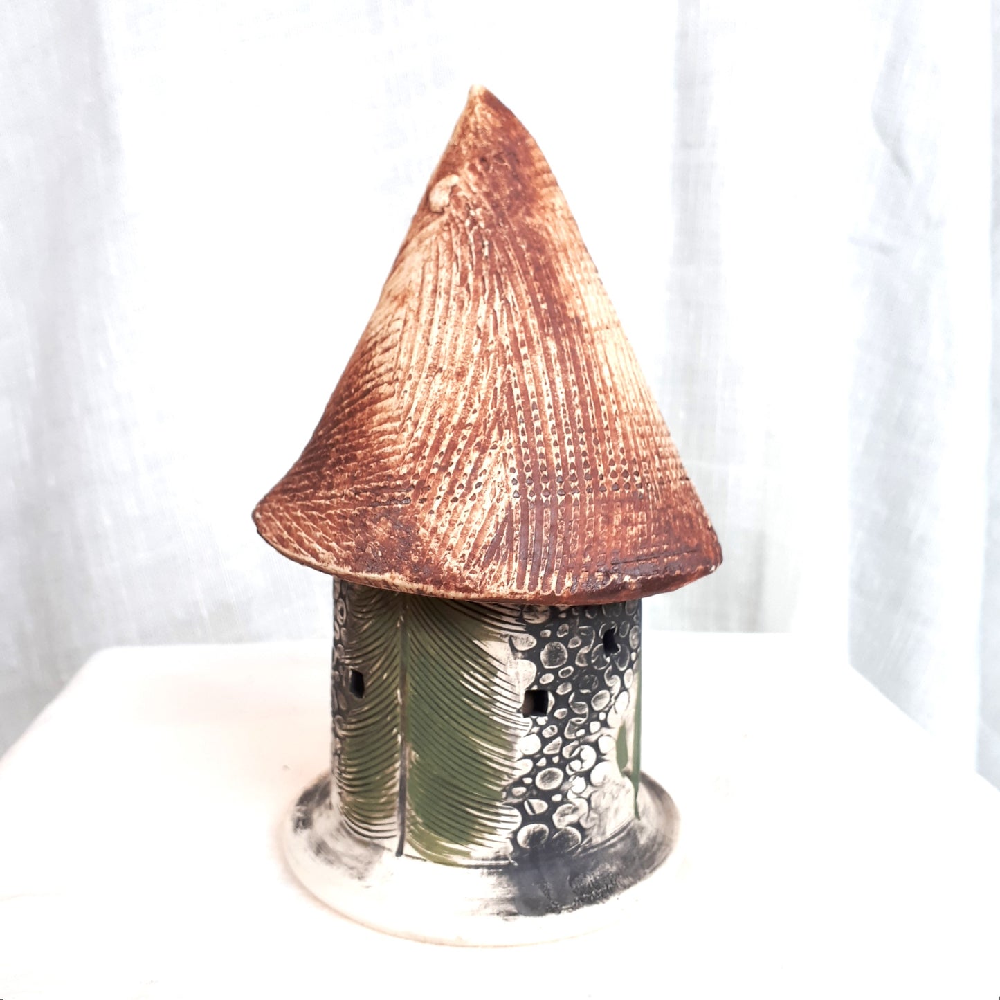 Amaranth Stoneware - Ladybug Castle